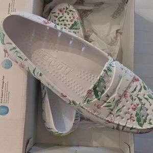 Floafers Size 8 - Green Floral Design